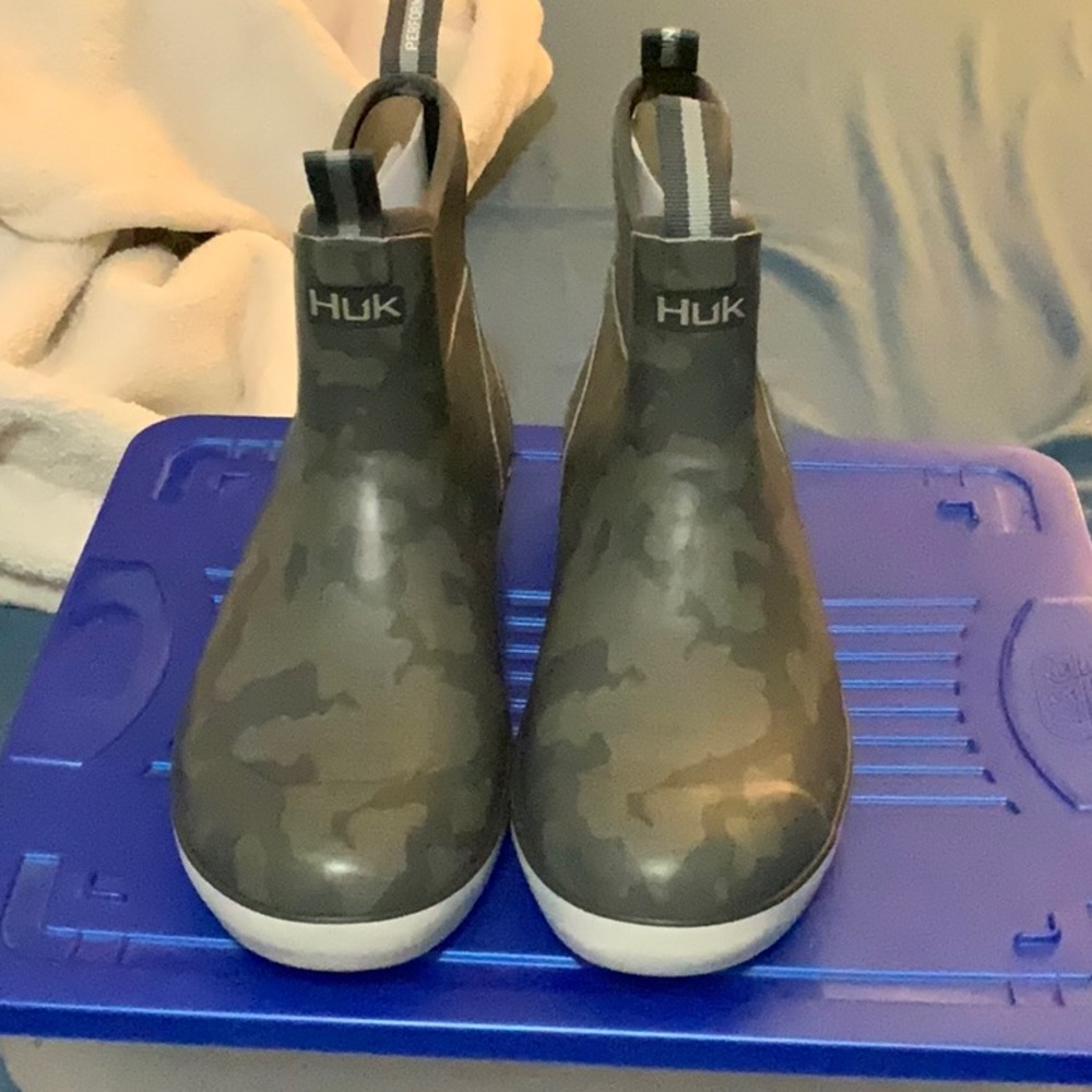 Brand new HUK boots gray size 11 men’s.